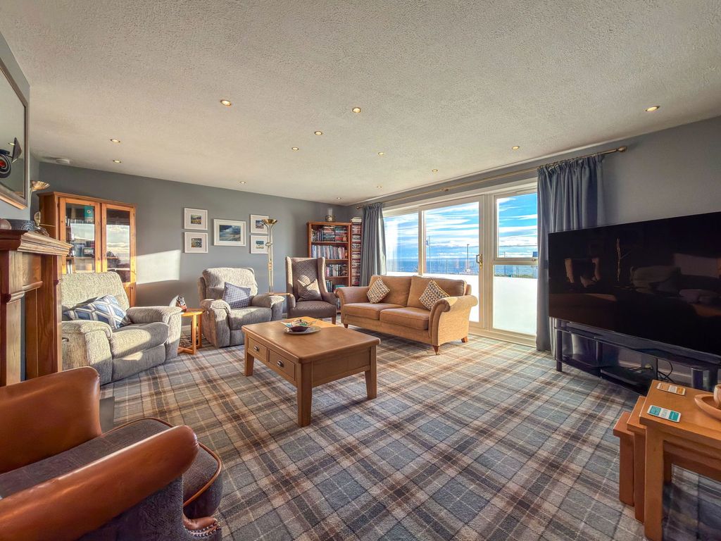 Property photo 3 of 35