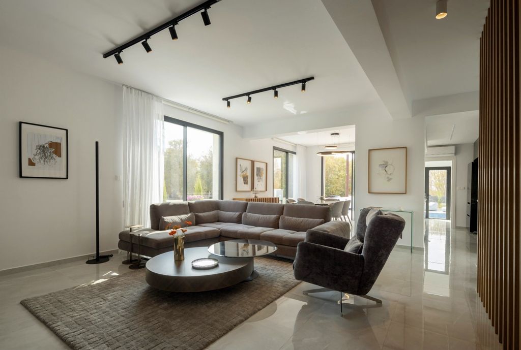 Property photo 3 of 26