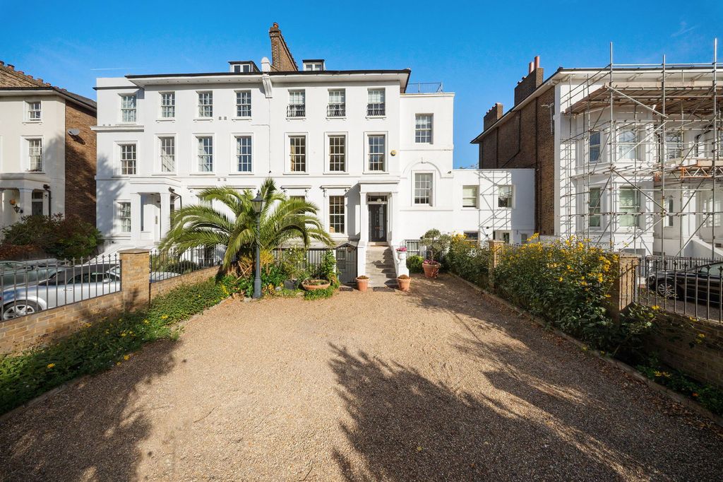 Property photo 2 of 40