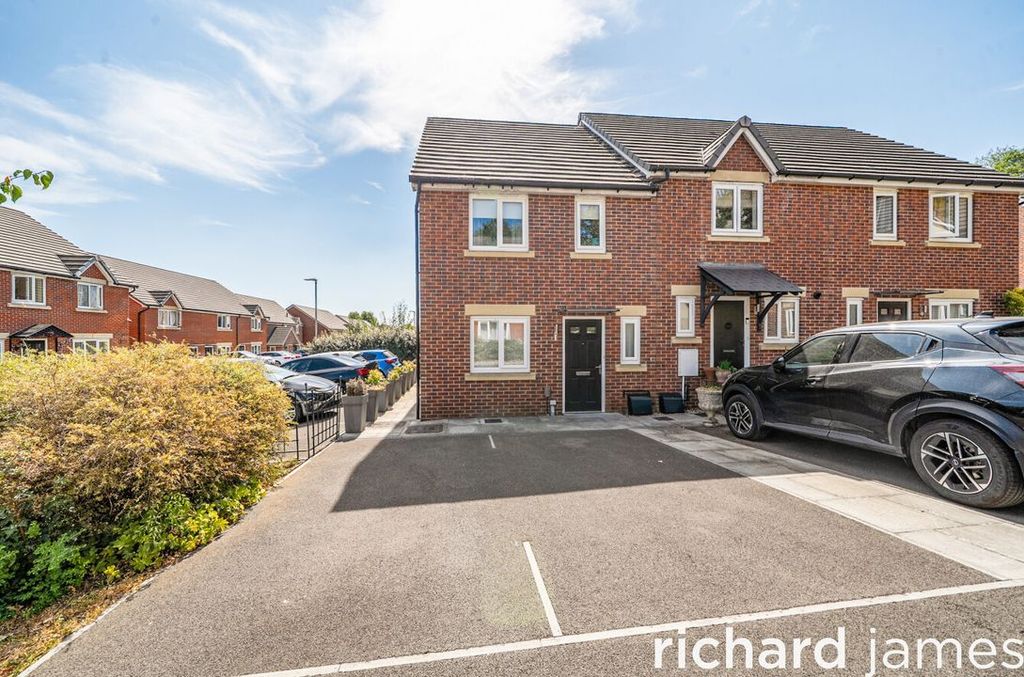 Property photo 1 of 13 d447337E9c824250A2F3Cf30B17Ec77A