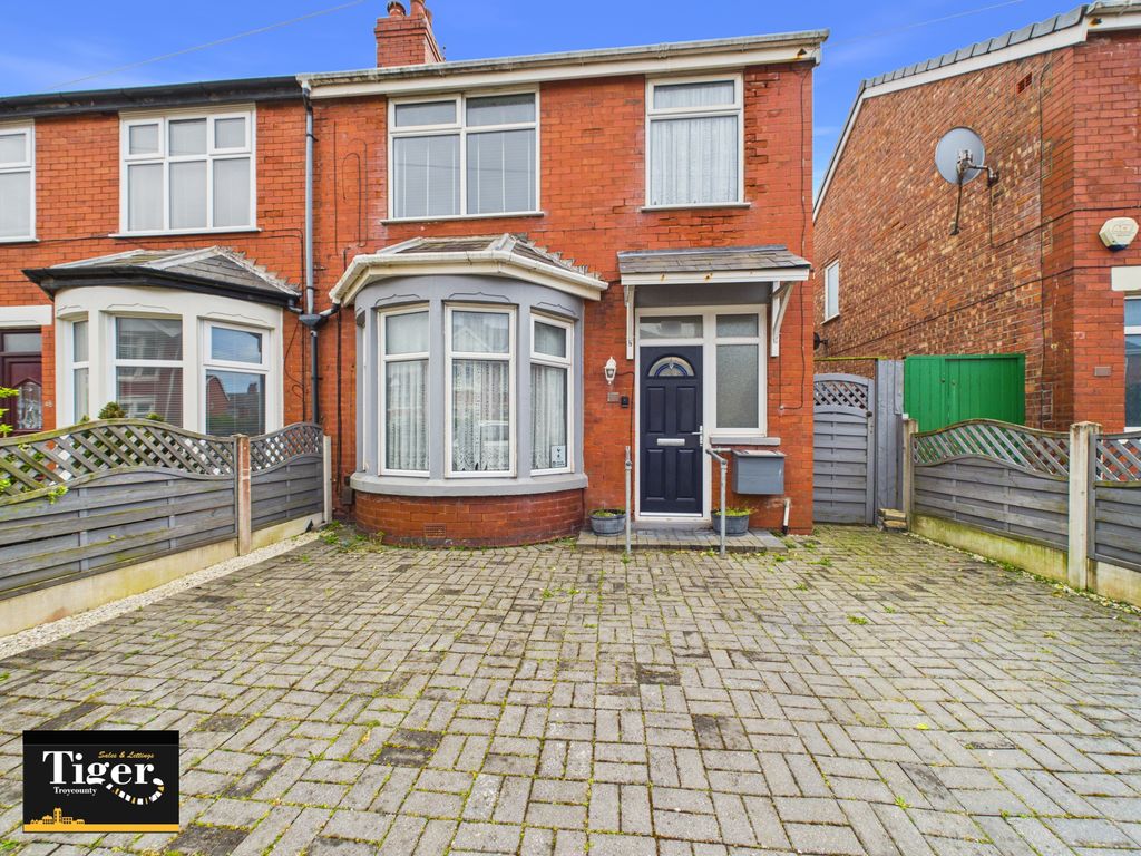 Property photo 1 of 17 Cam01931G0-Pr0353-Still017