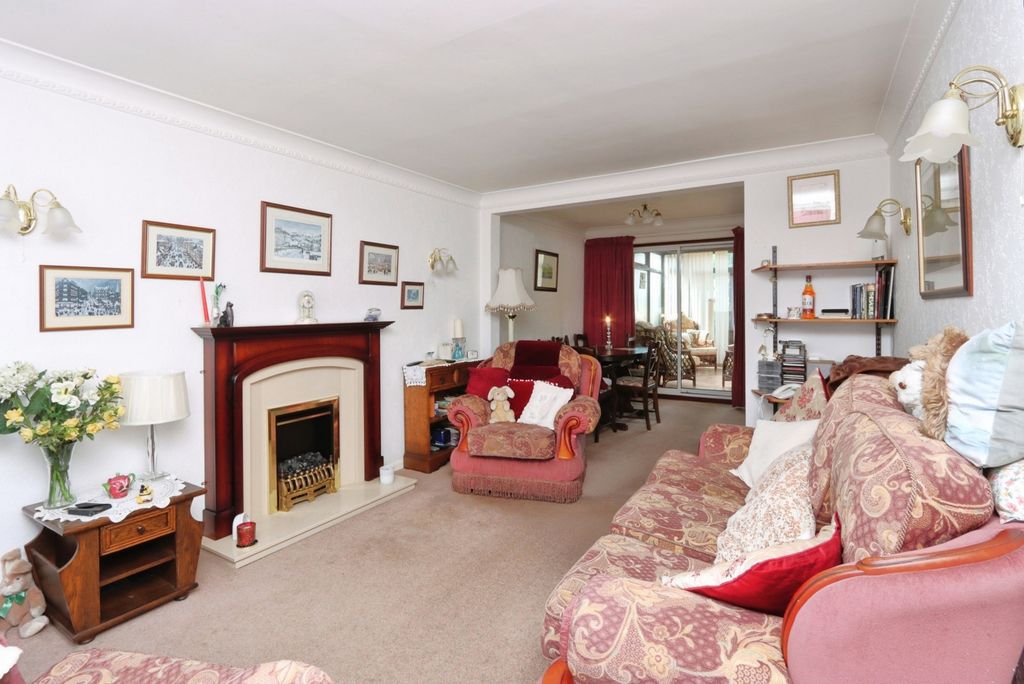 Property photo 3 of 17 Photo
