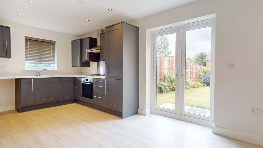 Property photo 2 of 25 4352393