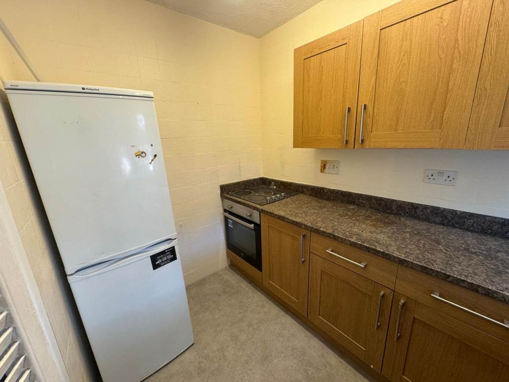 Property photo 2 of 7 Kitchen 2