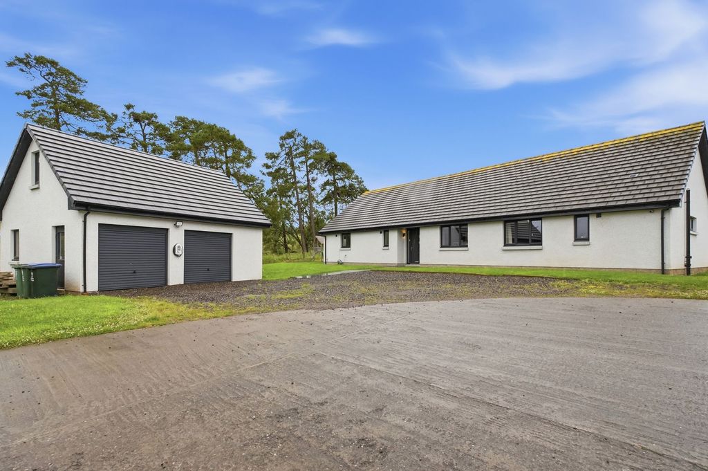 Property photo 2 of 33
