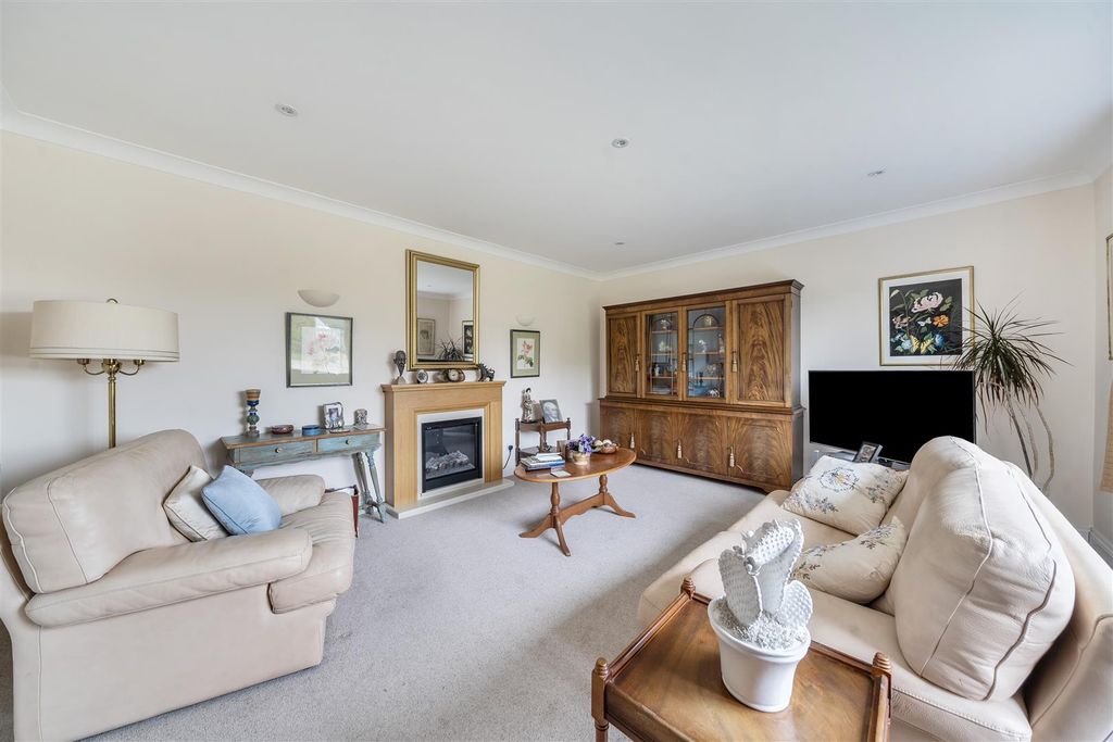 Property photo 2 of 19 Sitting Room