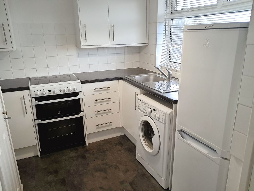 Property photo 2 of 10 Kitchen