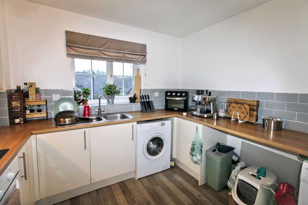 Property photo 3 of 5