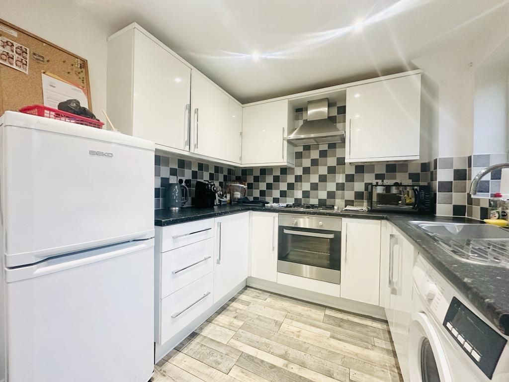 Property photo 1 of 7 Kitchen