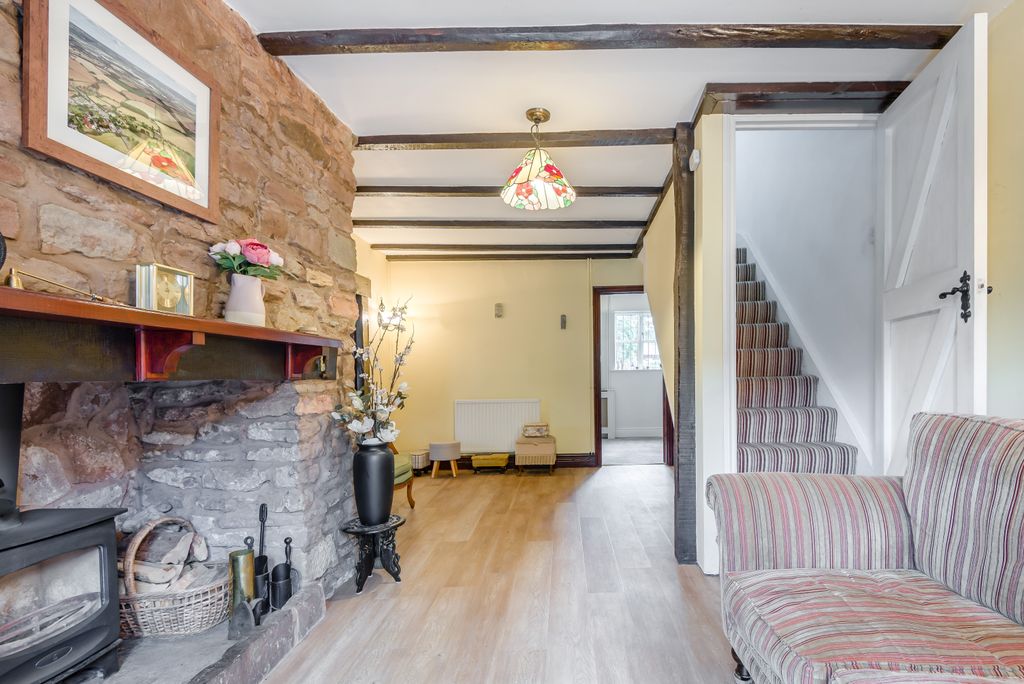 Property photo 3 of 17 8696800-Interior13