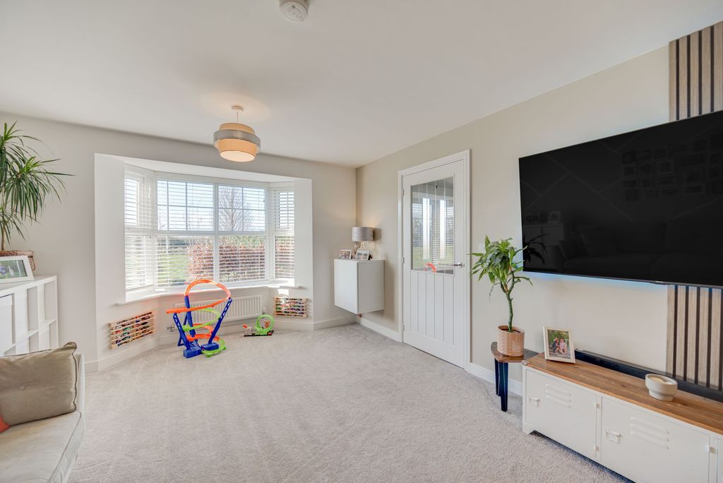 Property photo 2 of 28