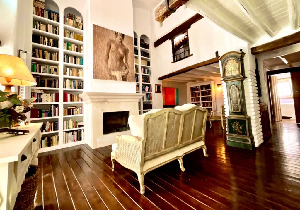 Property photo 2 of 10