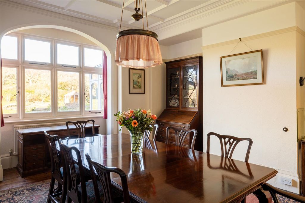 Property photo 3 of 27