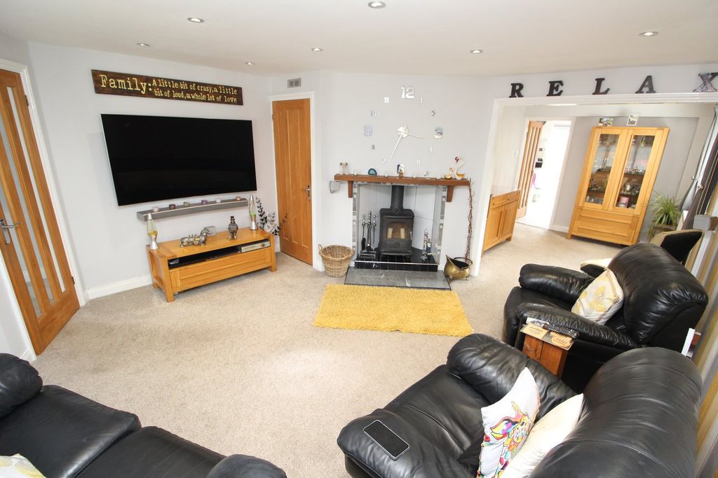Property photo 3 of 22