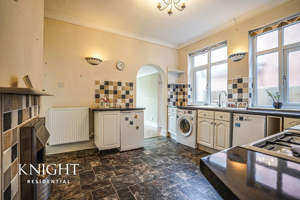 Additional image 13 of 2 bed property for saleConnaught Avenue, Frinton-On-Sea CO13