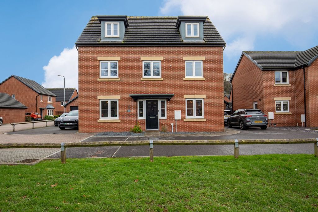 Property photo 1 of 32