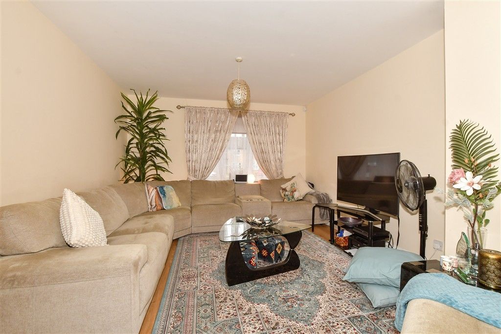 Property photo 2 of 10 Lounge