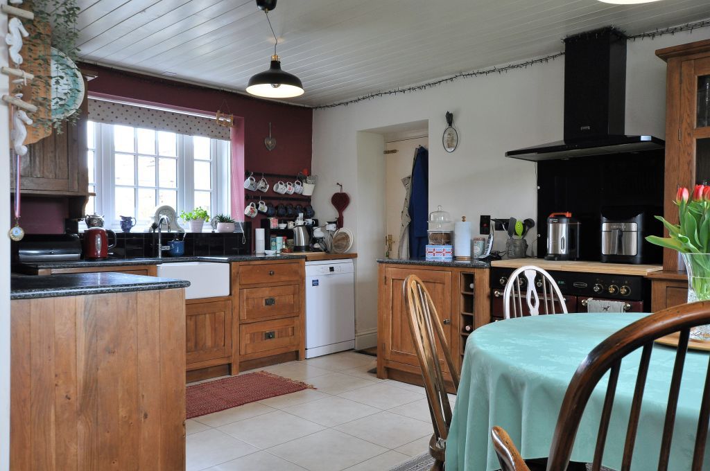 Property photo 2 of 28