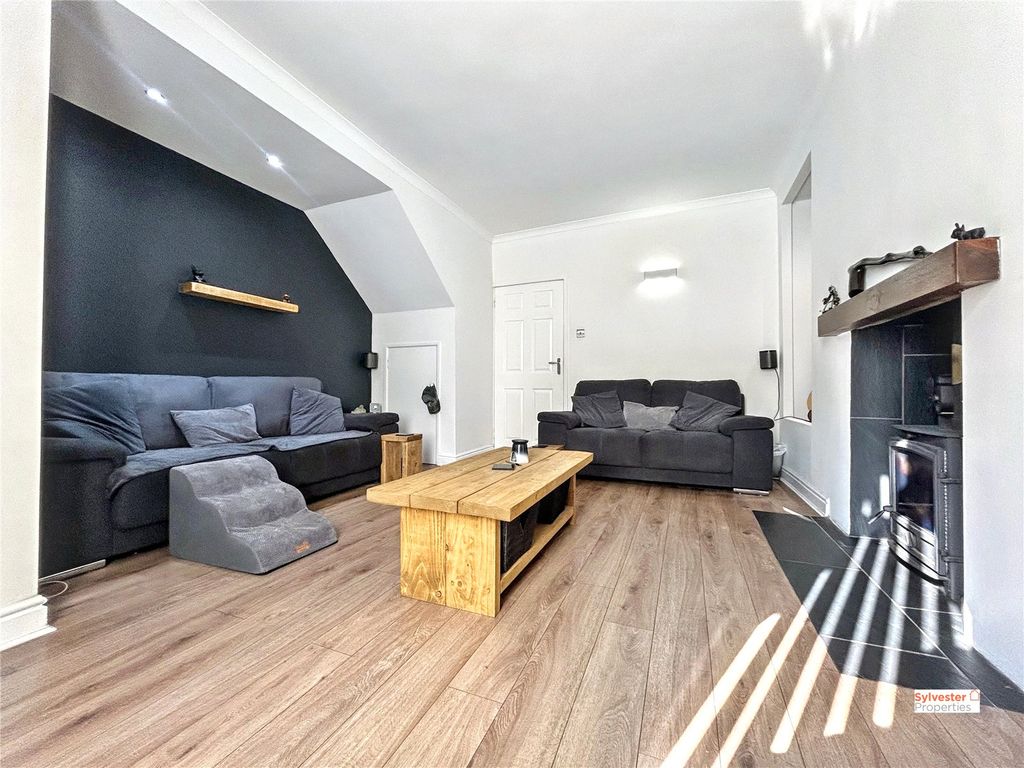 Property photo 3 of 16 Picture No. 12