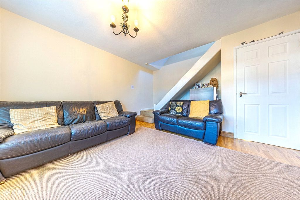 Property photo 3 of 21 Picture No. 02