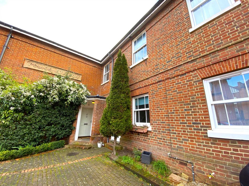 Property photo 1 of 9