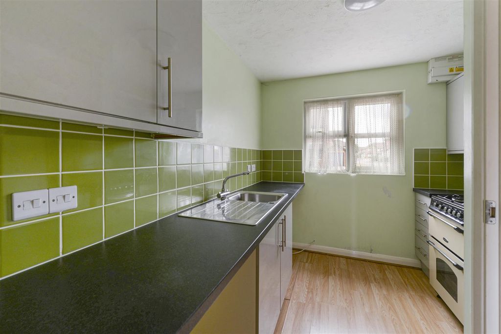 Property photo 3 of 13 29Theshires03.Jpg