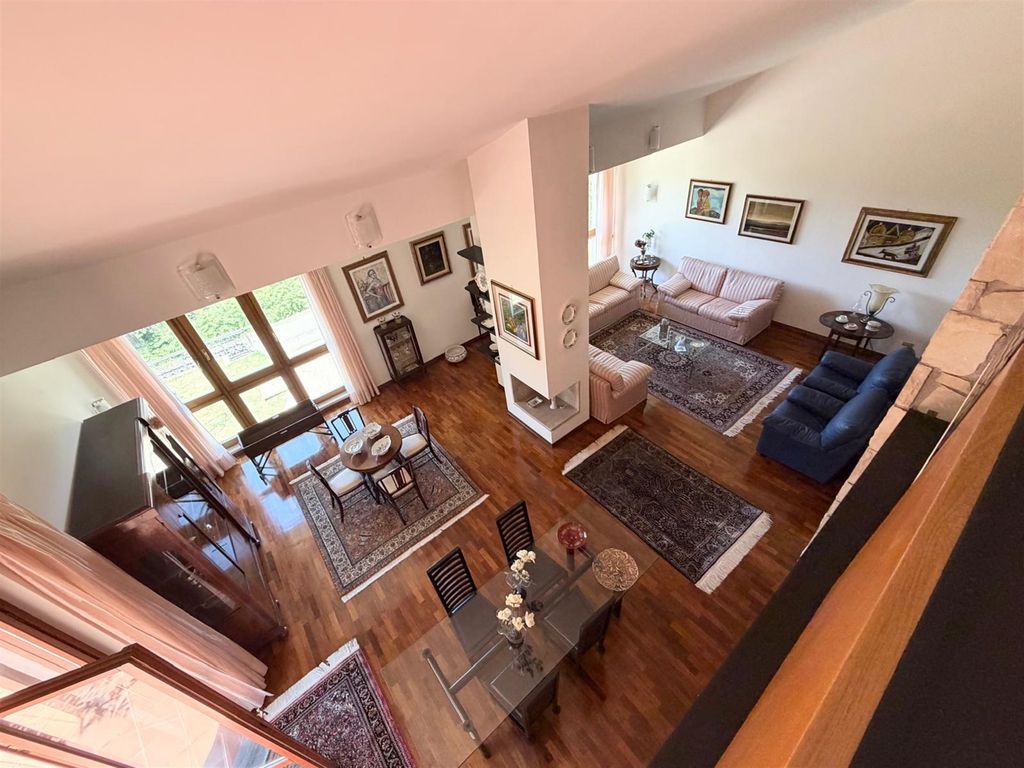 Property photo 2 of 46