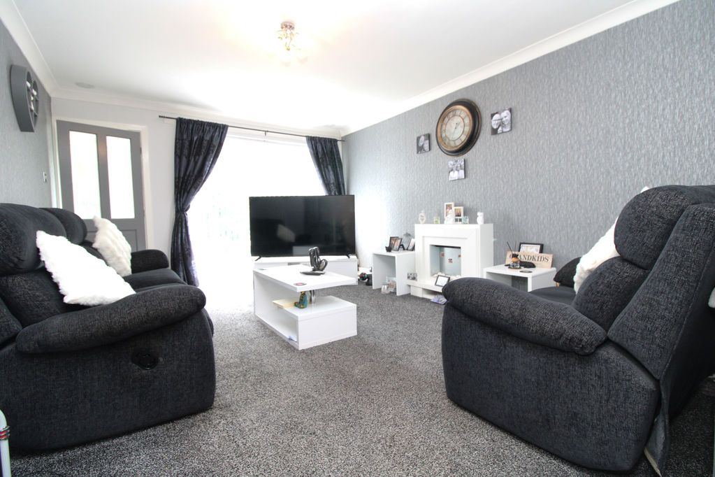 Property photo 2 of 11 Lounge