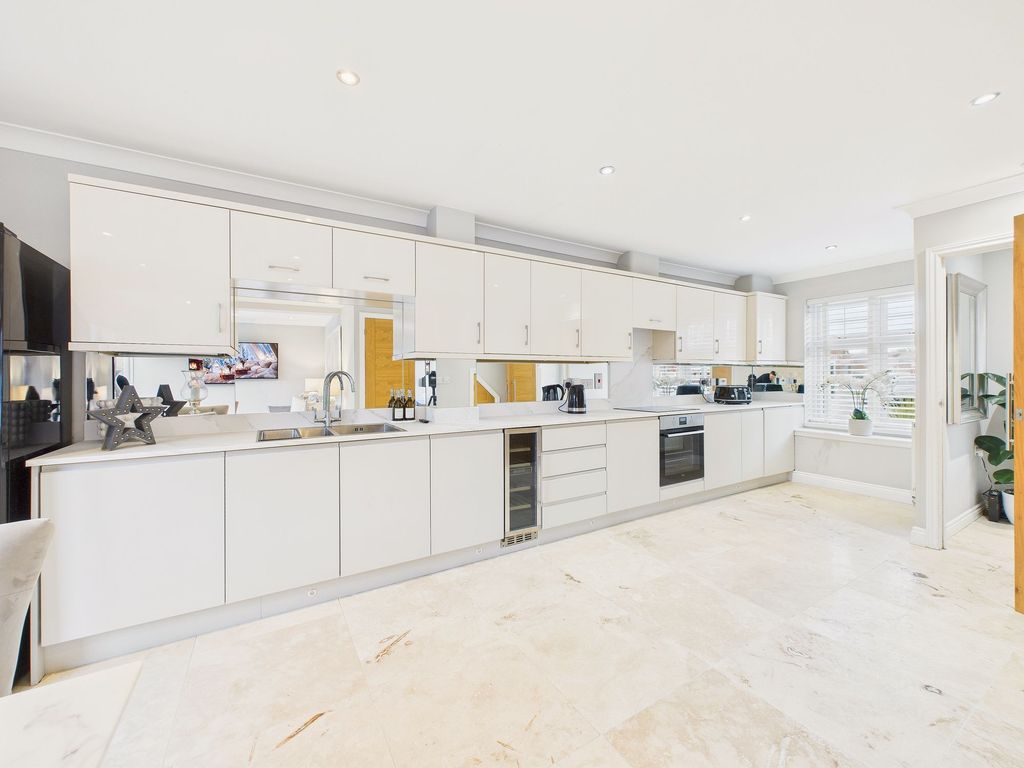 Property photo 3 of 15 Dining Kitchen