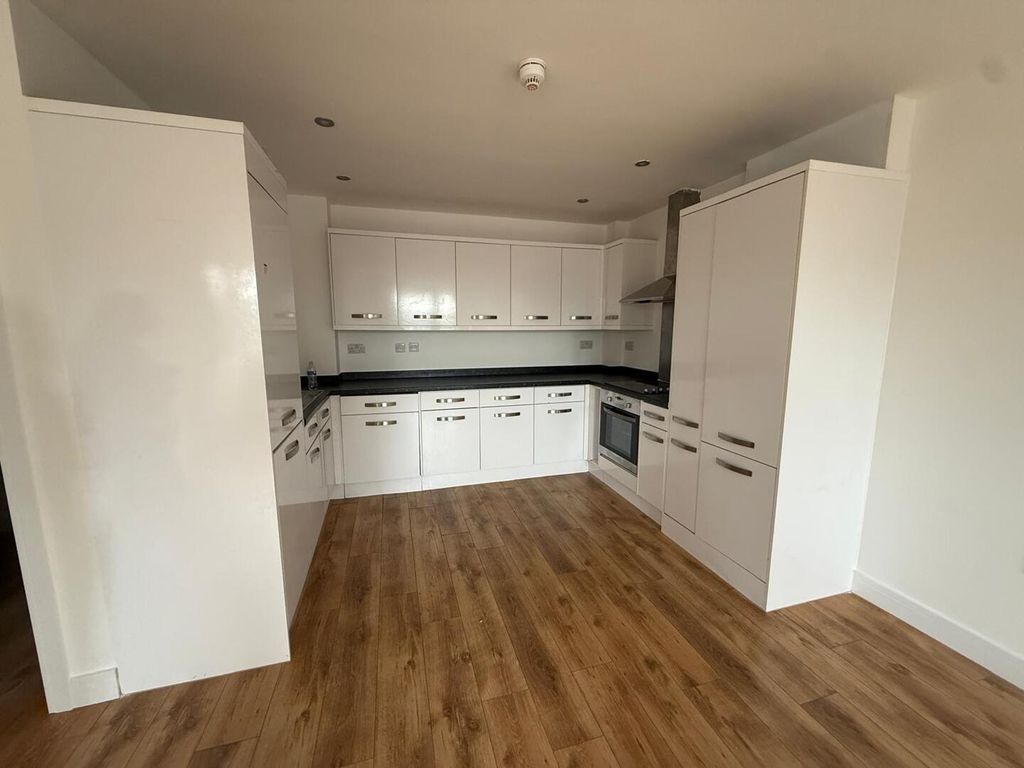 Property photo 1 of 7 Kitchen