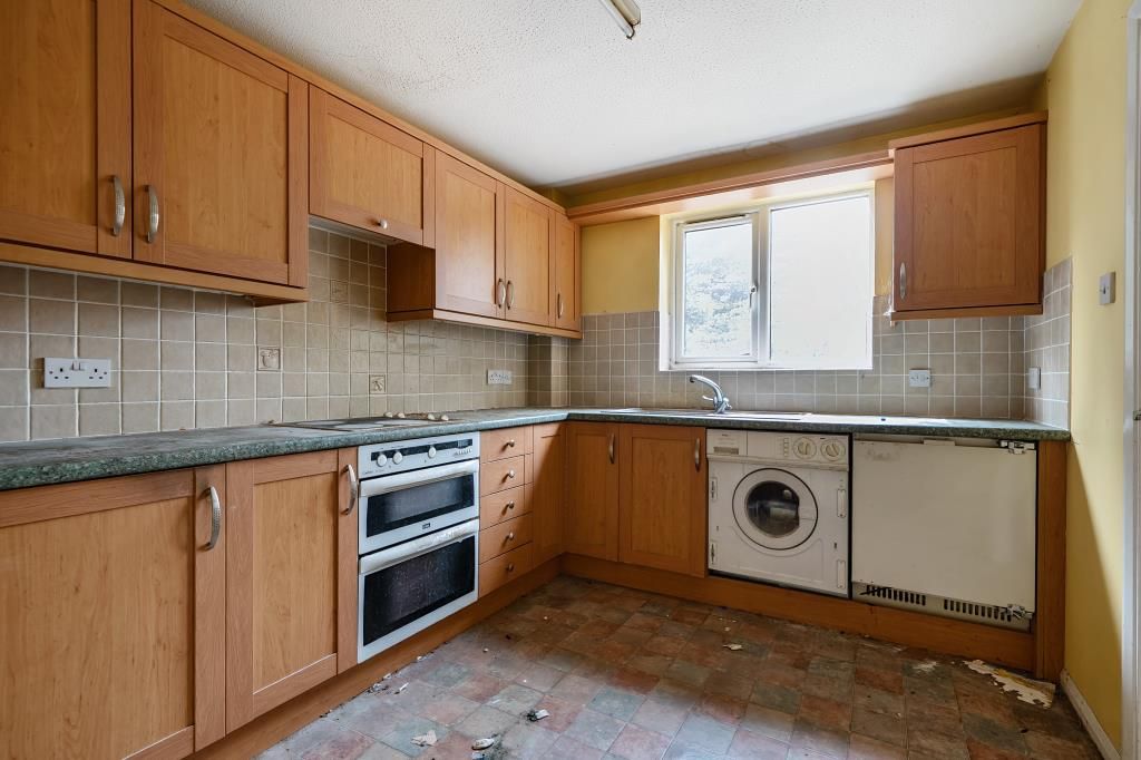 Property photo 2 of 21 Kitchen