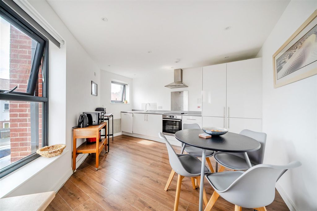 Property photo 3 of 17 Kitchen Area