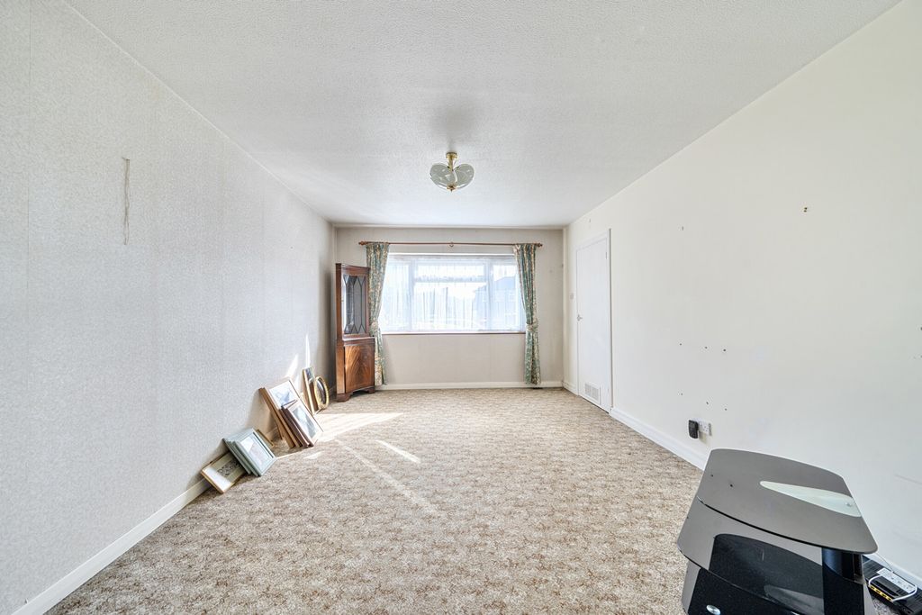 Property photo 2 of 20 1439198-10-69De0A...