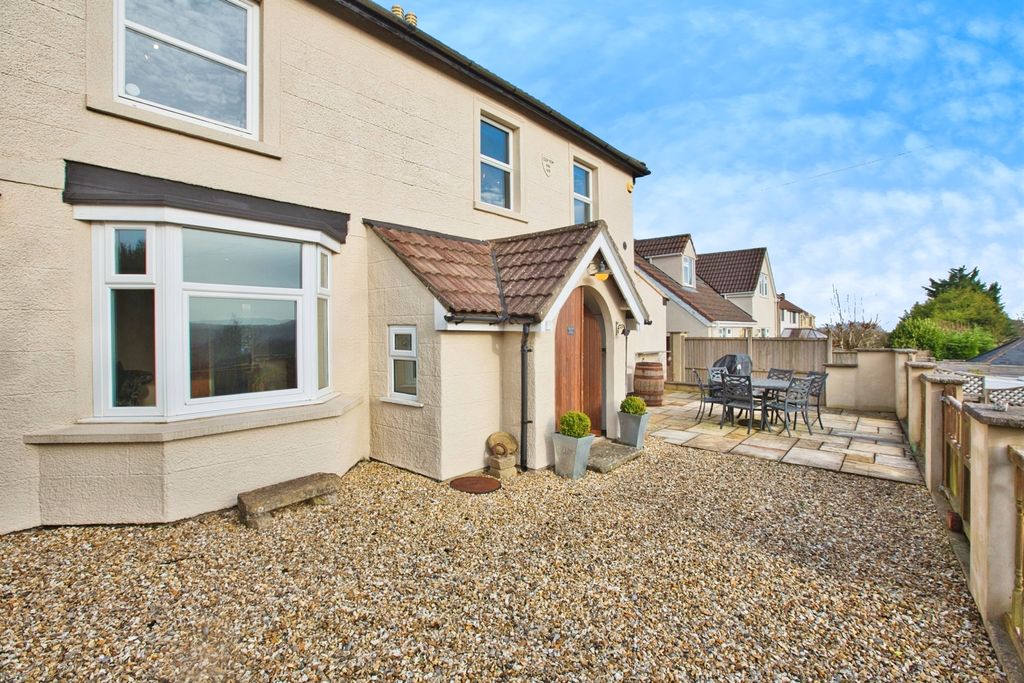 Property photo 3 of 28