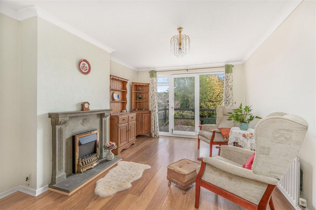 Property photo 2 of 13 33 Mewburn Road, Banbury-5.Jpg