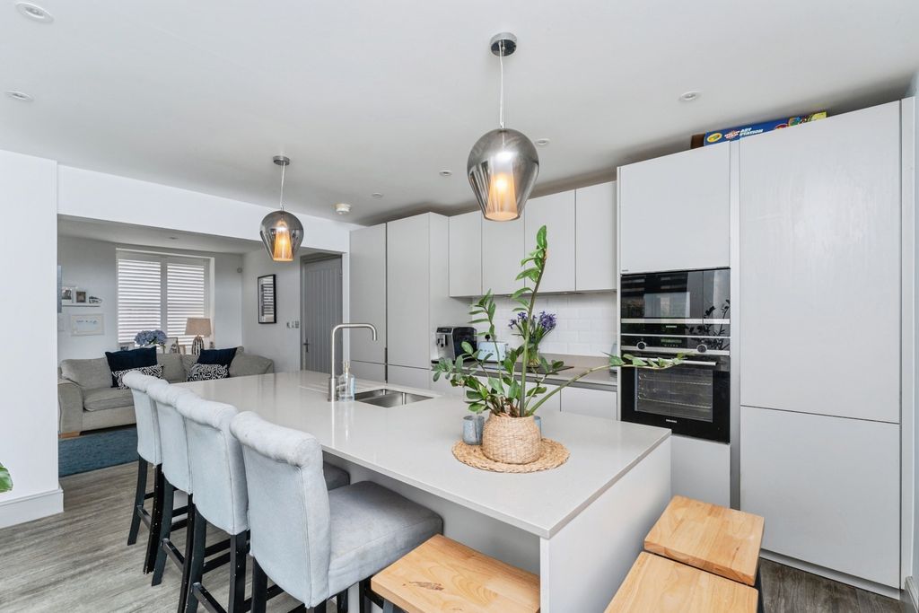 Property photo 2 of 22 Pbox-Img.Jpg