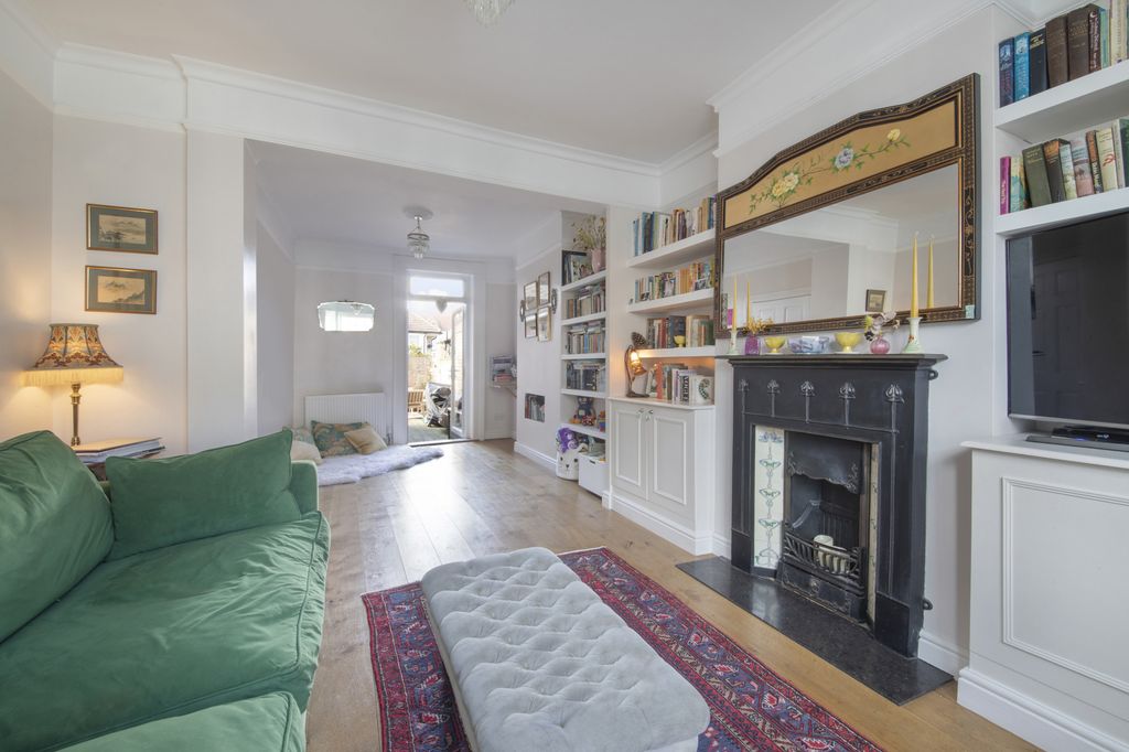 Property photo 3 of 12