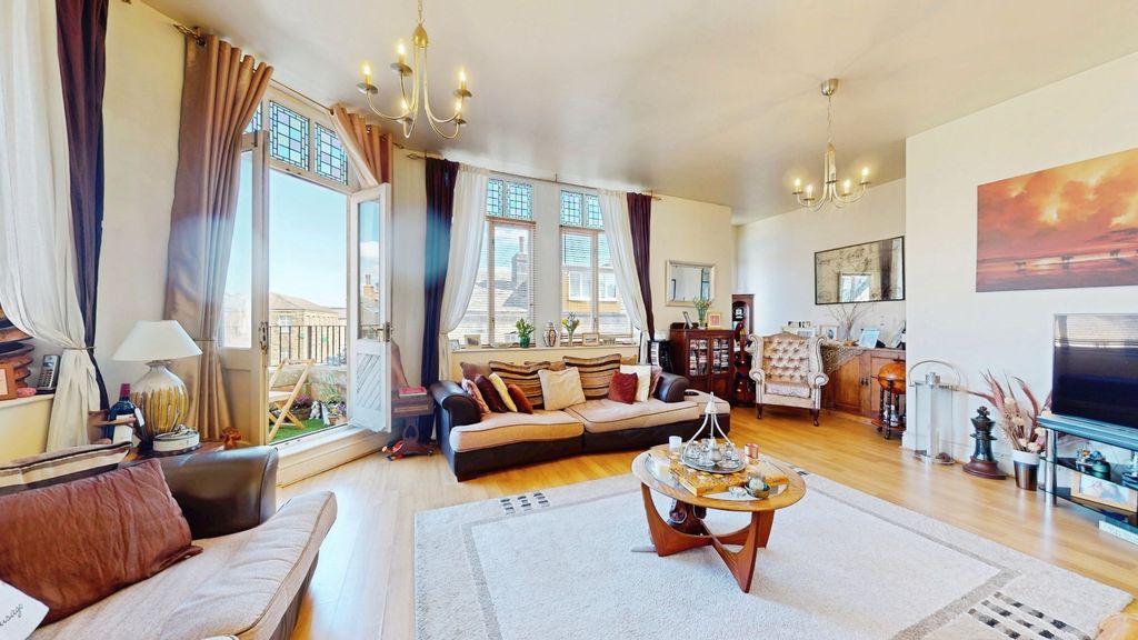 Property photo 2 of 14 Pbox-Img.Jpg