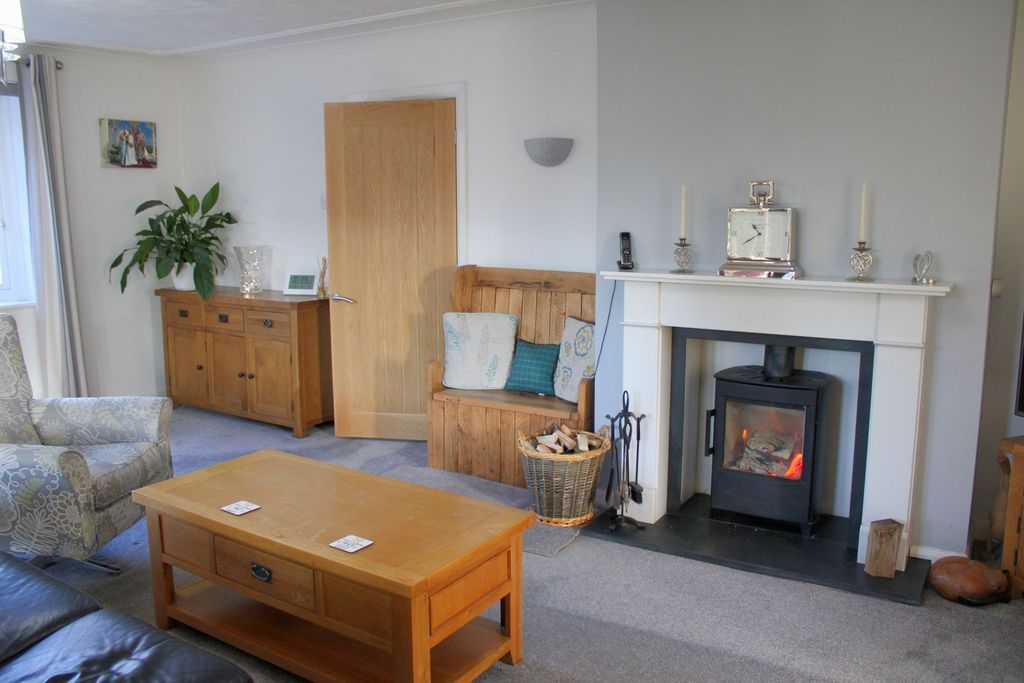 Property photo 2 of 23