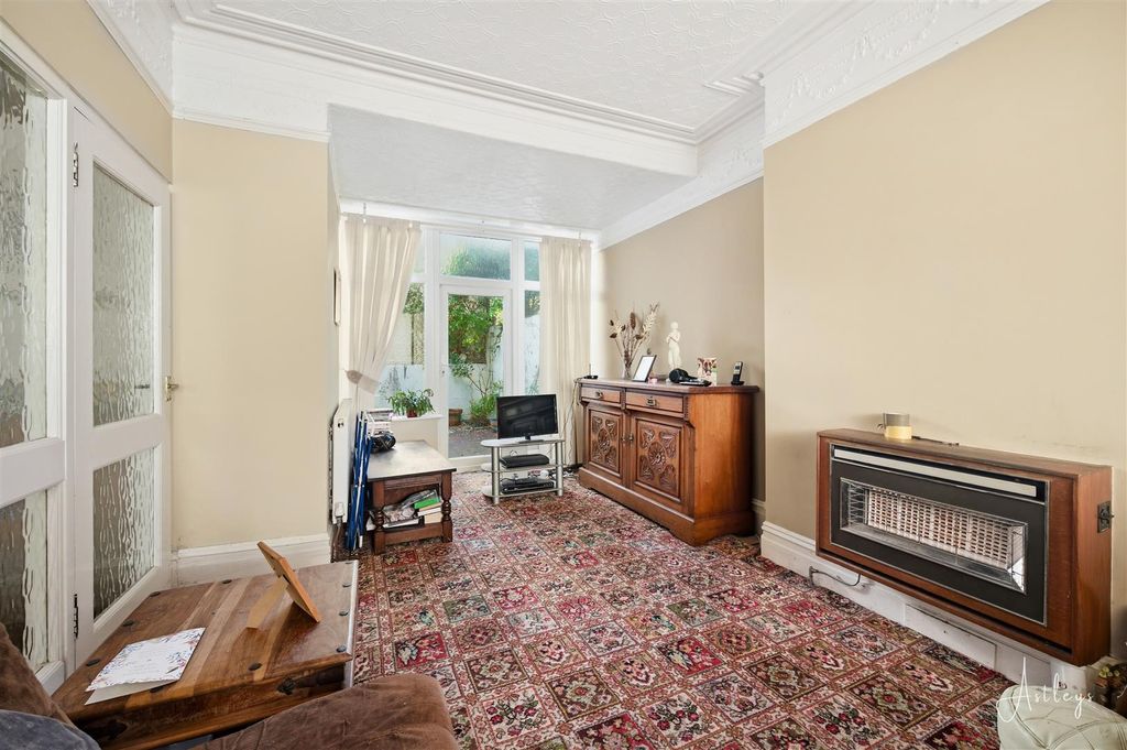 Property photo 3 of 13 Sitting Room