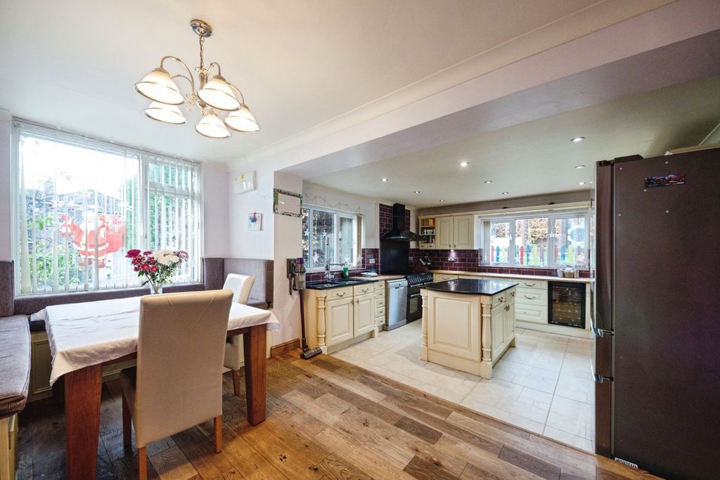 Property photo 2 of 25