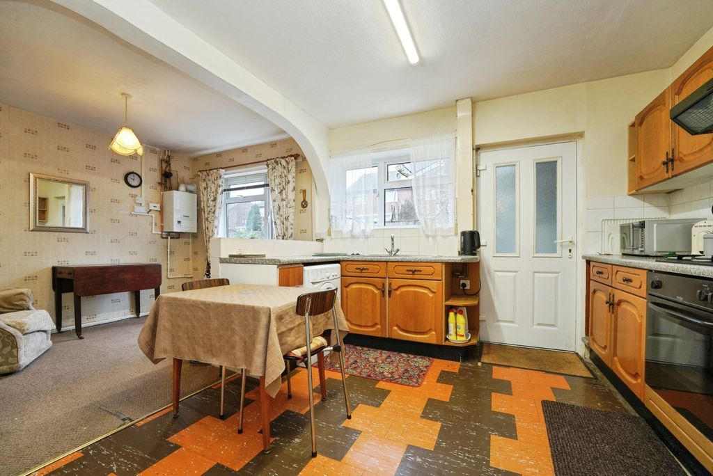 Property photo 2 of 16 Kitchen Diner