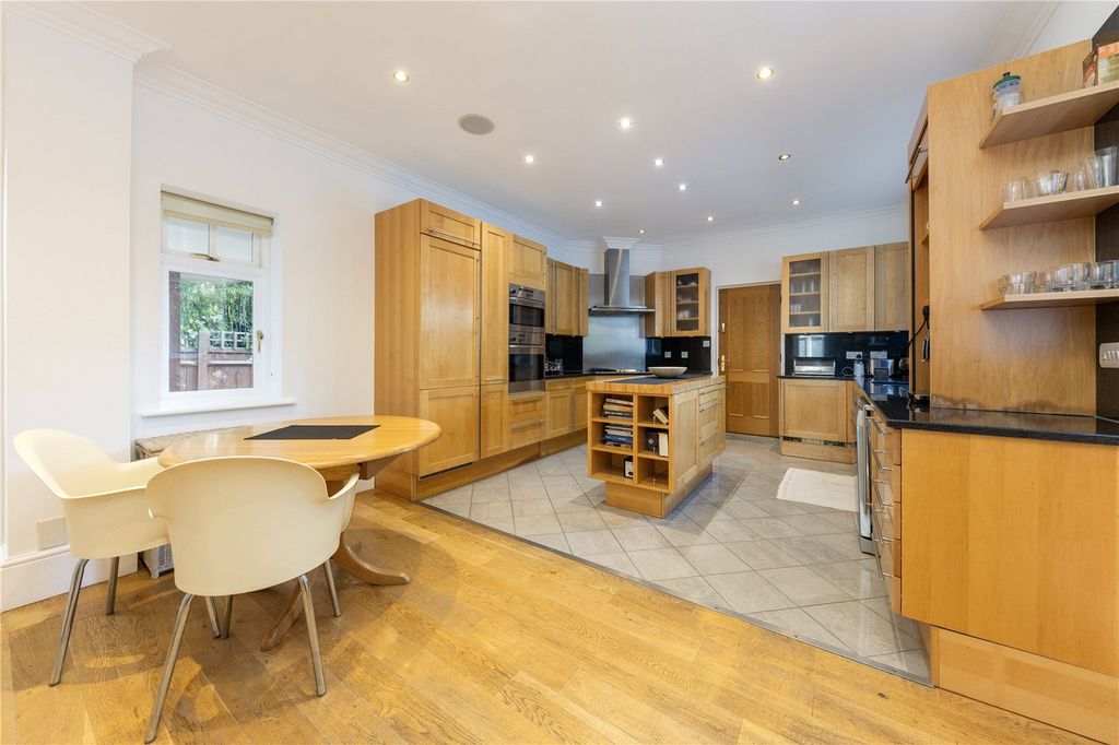 Property photo 3 of 22 Kitchen/Dining