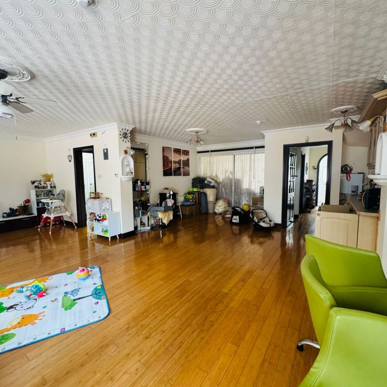 Property photo 1 of 13 Stunning 6-Bed, 3-Bath Semi Detached Family Home To Rent