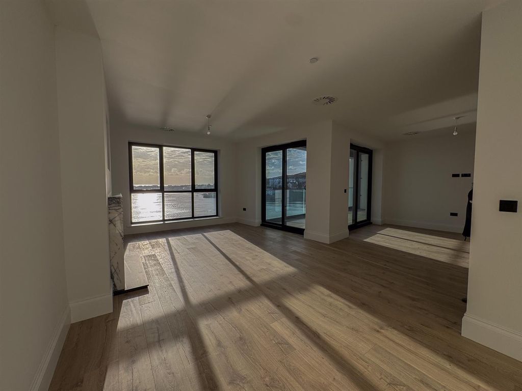 Property photo 3 of 20 20 Bay Queen-03.Jpg