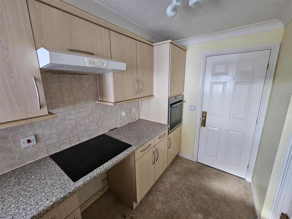 Property photo 3 of 12