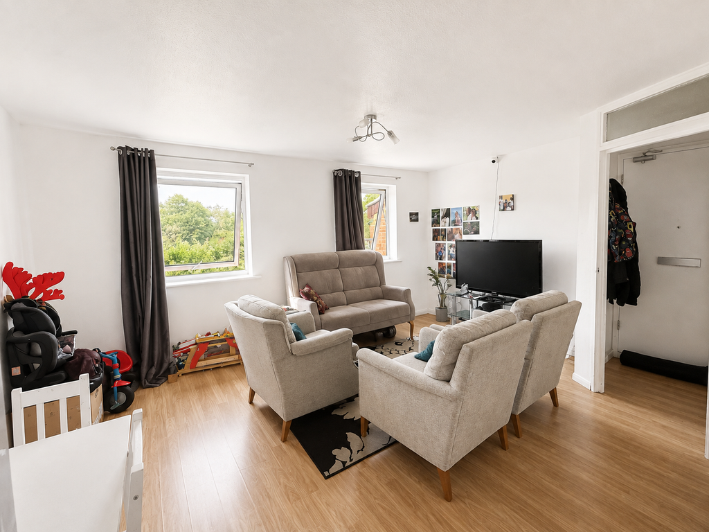 Property photo 1 of 9 Valley Green