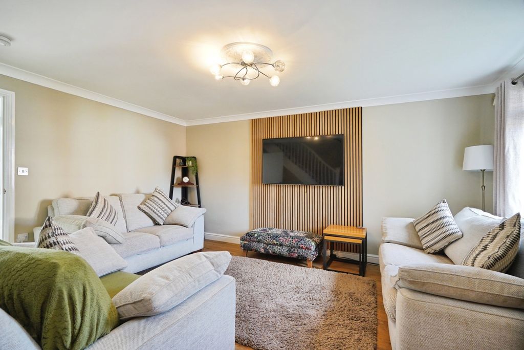 Property photo 2 of 20 Lounge