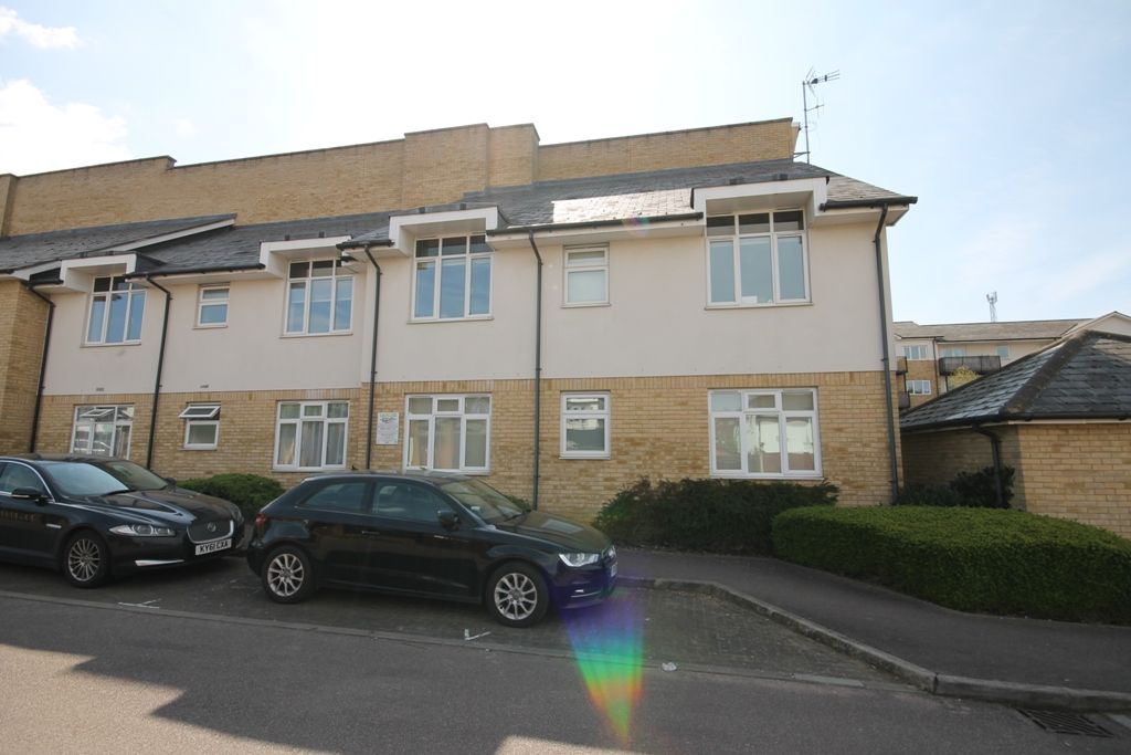 Property photo 1 of 8 Modern 1 Bedroom Ground Floor Apartment