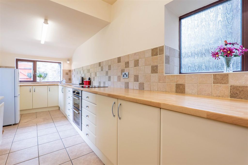 Property photo 3 of 30 Kitchen